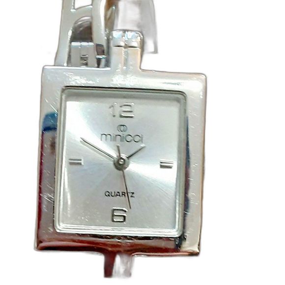 Minicci Elegant Woman's Bracelet Watch Model 25186 Needs Battery 7.5 - Picture 1 of 3